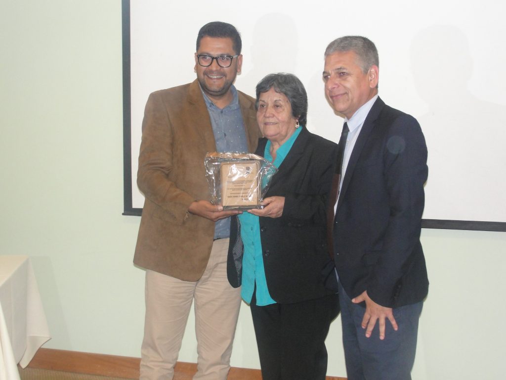 Rosa Icarte de CORFAL recibe Premio a la Acción Social «Tía Petita»