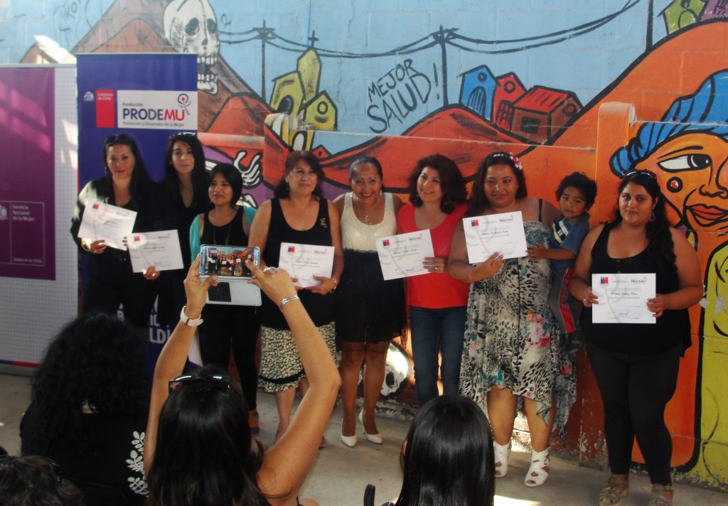 Mujeres de CORFAL reciben certificación de Talleres PRODEMU 2016