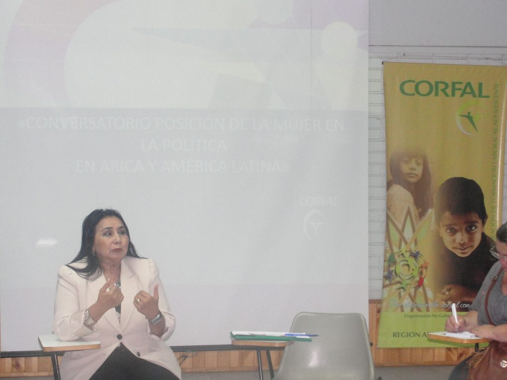 Ex Ministra de Estado de Perú participa de Conversatorio sobre Mujer y Política en CORFAL